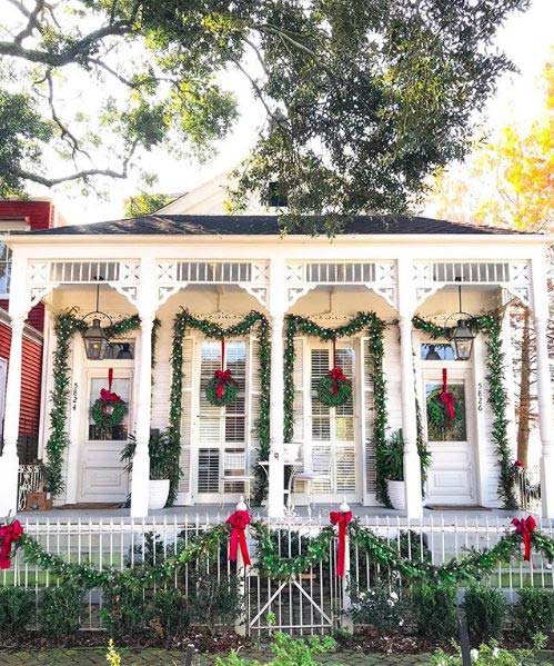 Simple Outdoor Christmas Decorating