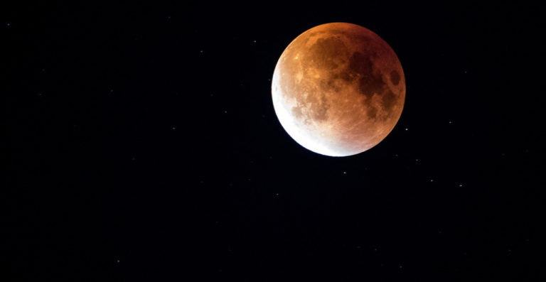 10 Awesome Pictures of the Super Blue Blood Moon