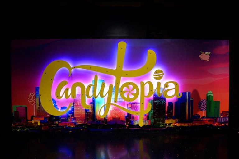 Candytopia sign