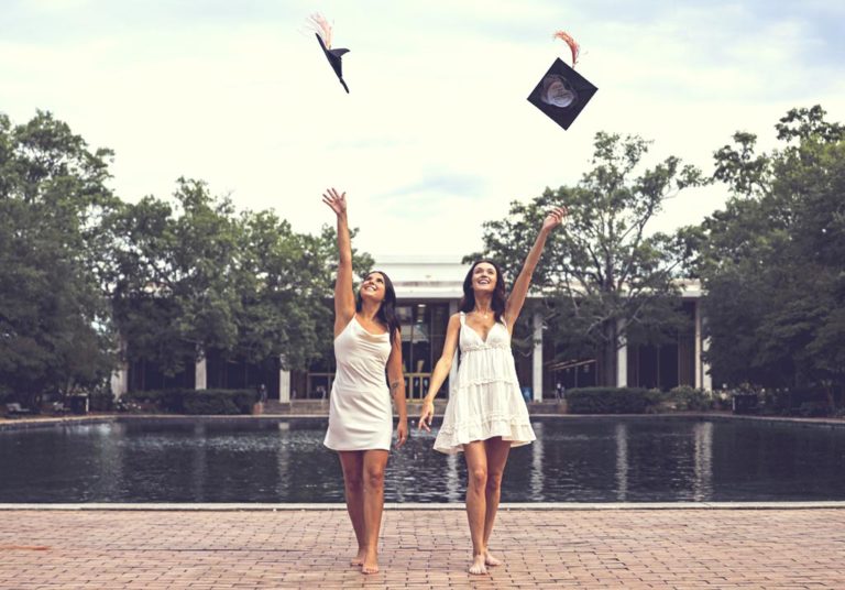 It’s School Graduation Time! What Kind of Invitation Do You Need?