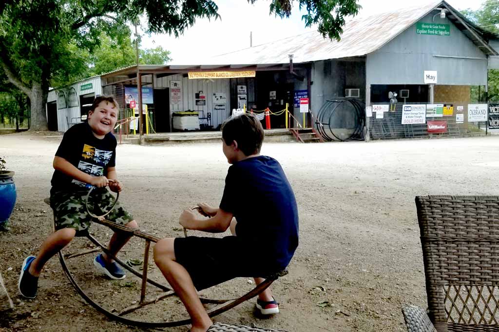 Ultimate Texas Hill Country Roadtrip with Kids | Hye Market & Deli #texas #hillcountry #travelwithkids #roadtrip